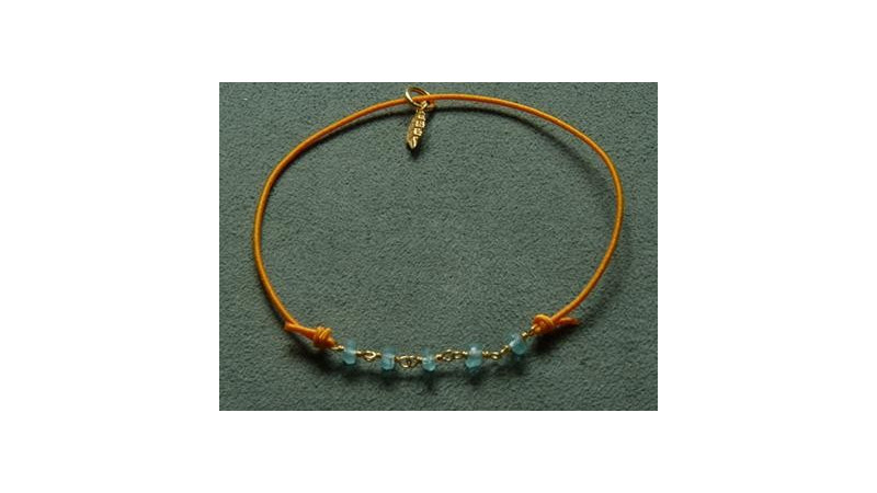 Bracelet elastique avec chaine chapelet bleue transparents